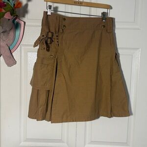 Kilt style wrap skirt. Size 32